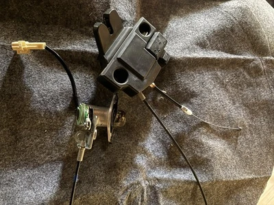 Actuador de cierre de tapa de maletero trasero Lexus IS250 IS350 ISF 2006-2014 OEM 64600-53060 Foto 1 de 3