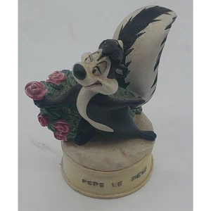 DE COLECCIÓN LOONEY TUNES LENOX DEDAL COLECCIÓN PEPE LE PEW 2 1/2" X 1 1/2" - Imagen 1 de 3
