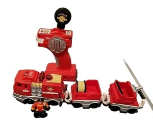 Camion dei pompieri Geotrax Smokey & Jose, telecomando, tubi e pompe auto e figure testate - Foto 1 di 10