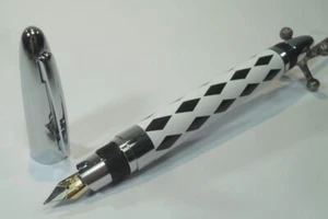 edler FÜLLFEDERHALTER Metallgehäuse Kariert Iridium Point Germany Füller Stift - Bild 1 von 4