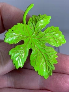 Leaf Maple Green Vintage Metal Brooch Pin M-3295 - Picture 1 of 3