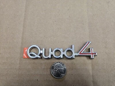 Oldsmobile OEM 1987-1991 Calais Quad 4 Nuevo de Lote Antiguo Emblema Insignia Logo Placa de identificación Nombre  Foto 1 de 4