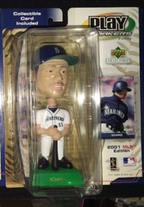 LOTE DE 2 VARIANTES BOBBLEHEAD HOME & AWAY PLAYMAKERS CUBIERTA SUPERIOR ICHIRO SUZUKI VARIANTE - Imagen 1 de 4