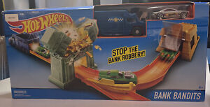 Hot Wheels Toys 2016 Bank Bandits Deluxe Action Toy Track Set NEW 