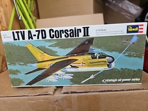 VINTAGE Revell #H-133-100 Liv A-7D Corsair II Modellbausatz SEHR SCHÖN - Bild 1 von 8