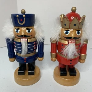 2 Nussknacker Weltmarkt Holz bemalt roter König und blauer Soldat 5 Zoll - Bild 1 von 14