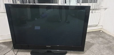 47 inch Samsung  flat screen  TV - Image 1 of 2