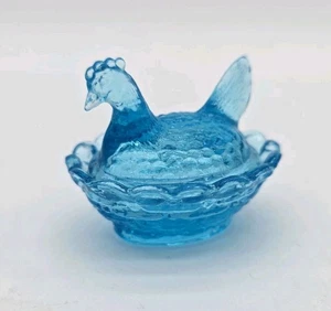 Vintage Boyd Kunst Glas Mini Henne auf einem Nest Salzkeller Alice blau #45 3-16-83 - Bild 1 von 7