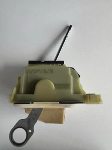 03-09 MERCEDES W211 E350 E550 FLOOR GEAR SELECTOR SHIFTER 2112674624 OEM - Picture 1 of 4