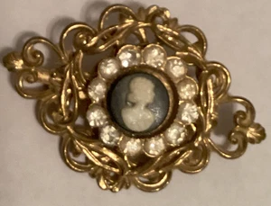 Vintage Coro Brosche Kamee Strass goldfarben Oldschool Anstecknadel - Bild 1 von 3