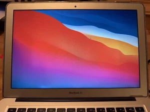 MacBook Air 2014 model A1466 with OEM 85W (A1424) MagSafe 2 power adapter - Afbeelding 1 van 8