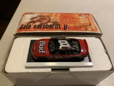 Coche de carreras Chevy Monte Carlo 1999 acción 1/64 Dale Earnhardt Jr #8 Budweiser Foto 1 de 4