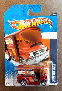 Hot Wheels Bread Box 2011 rojo oscuro HW City Works '11 1:64 #171/244 5 radios V5214 - Imagen 1 de 16