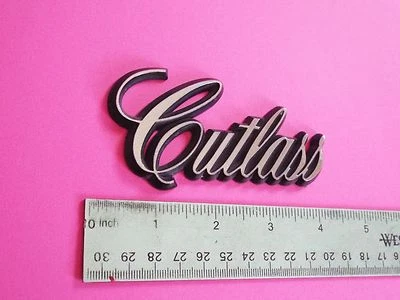 Original 1980-1981 Oldsmobile Cutlass LS-Cutlass guardabarros emblema-insignia Foto 1 de 3