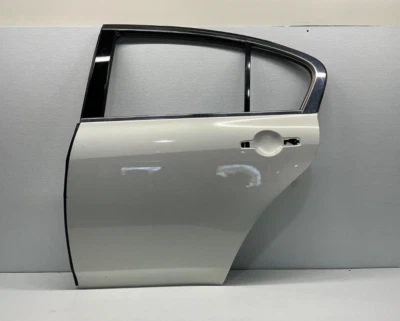 2009-2013 INFINITI G37 SEDAN REAR LEFT DIRVER SIDE DOOR SHELL SILVER, OEM LOT001 Foto 1 de 4
