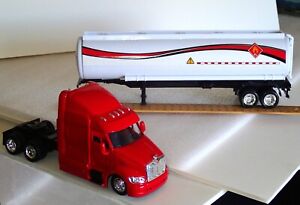 Die Cast NEW RAY Truck 1:36 Scale Red Gasoline Hauler, Cabover + Trailer, 43 cm