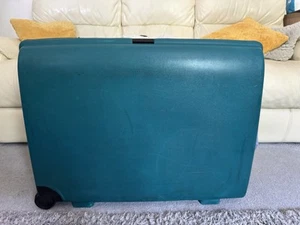 CARLTON Extra Large Hard Shell SUITCASE - Combination Lock - 2 Wheels - Green - Picture 1 of 7