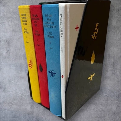 Stieg Larsson's Millennium Trilogy Deluxe Box Set The Girl W/ The Dragon Tattoo Foto 1 de 4