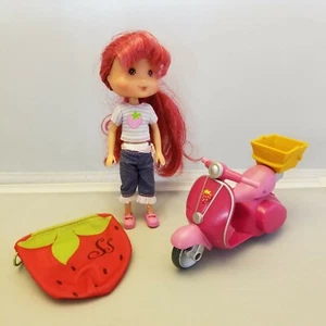 Strawberry Shortcake Doll Berry Sweet Scooter 2006 Playmates - Picture 1 of 11
