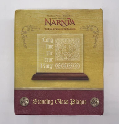 Nueva placa de escritorio de vidrio de pie Narnia 2005 Love Live The True King nueva en caja Foto 1 de 4