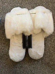 New In Box Parlouable Womens Size Medium (fits size 7-8 US) White Slippers - Picture 1 of 4