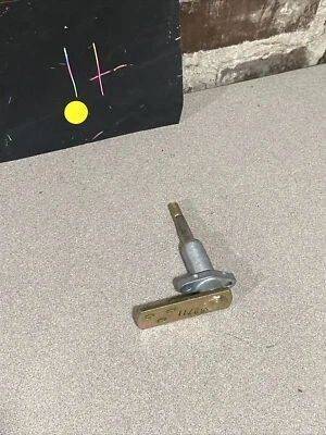 2101459 Wiper Pivot  Blue Bird No Box - Image 1 of 4