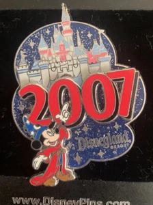 2007 Sleeping Beauty Castle Collection - Sorcerer Mickey Mouse Disney Pin - Picture 1 of 1