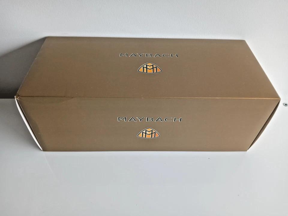 1:18 Autoart MILLENNIUM Maybach 57 DEALER EDITION B66962158 - Image 1 of 4