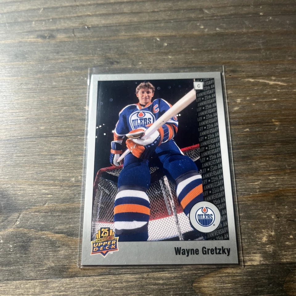 2014 UPPER DECK 25th ANNIVERSARY WAYNE GRETZKY SILVER PARALLEL /250 99 OILERS - Image 1 of 4