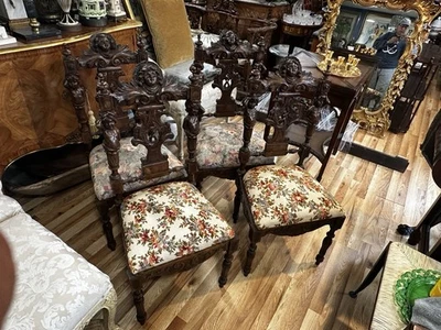 Антикварный набор из 4 резных боковых стульев из орехового дерева эпохи Возрождения в стиле итальянского Возрождения - Изображение 1 из 4