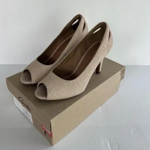 Clarks Womens Size 6.5 Heels Shoes Heavenly Maze Nude Tan PeepToe Nubuck Pumps - Picture 1 of 7