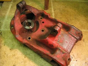 International Farmall Cub Steering Gearbox Front Axle Bolster Casting 350889R1 - Picture 1 of 3
