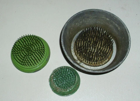VTG LOT 3 METAL PIN TYPE FLOWER FROGS SPIKES GARDEN PLANTER BOWL DAZEY VOGUE MCM Cover