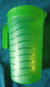 new Pitcher Lid 2.5qt Sure Fresh Pitcher with Wave Designs, With Handle green - Picture 1 of 2