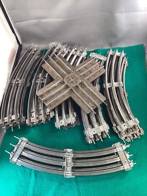 LIONEL O GAUGE TRAIN TRACK 31 PIECE LOT 30 Straight 1 Crossover - Image 1 of 4
