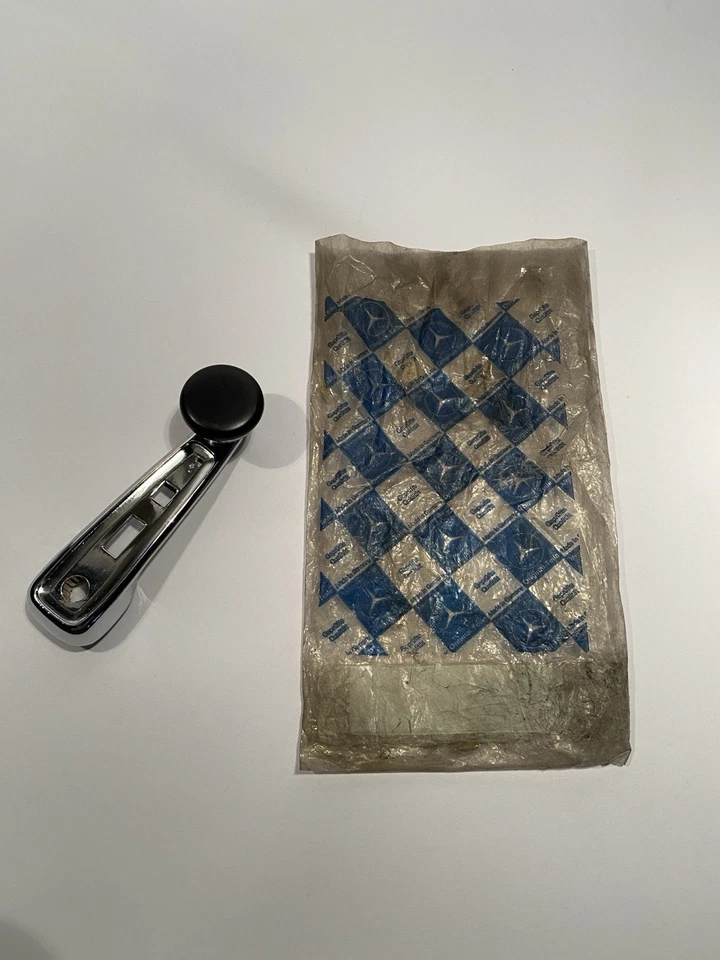 MANIJA MANIVELA VENTANA MERCEDES-BENZ R107 W123 W114 W108 W113 240D 220D 230 250 NUEVO DE STOCK Foto 1 de 4