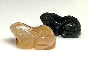 Two Figurines Ornaments Frog Natural Stones Yellow Jade and Indian Agate - Picture 1 of 6