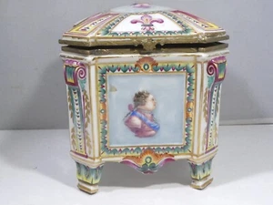 ANTIQUE CAPODIMONTE CASKET BOX - Picture 1 of 11