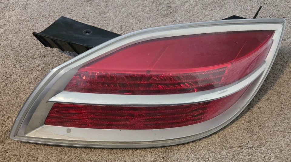 2007 - 2010 Saturn Sky Passenger Right RH Tail Light Lamp OEM - Image 1 of 4
