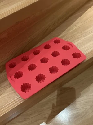 Tupperware Silikon Backform Mini Gugelhupf Neu Rot - Bild 1 von 2