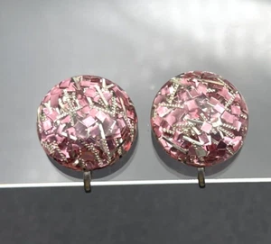 Vintage rosa & silber Konfetti ummantelt in klarem Plexiglas Schraubverschluss Ohrringe 1940er - Bild 1 von 6