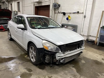 REAR BUMPER ASSEMBLY Volvo S60 XC60 11 12 13 14 15 White 1428055 Foto 1 de 4