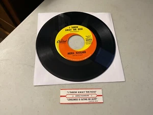 MERLE HAGGARD, I THREW AWAY THE ROSE 7" VINYL 45RPM JUKEBOX CAPITOL 5844 VG+ - Picture 1 of 2