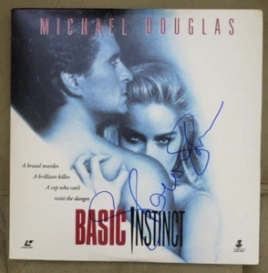 The "Basic Instinct" Laserdisc signiert von Sharon Stone - Bild 1 von 2
