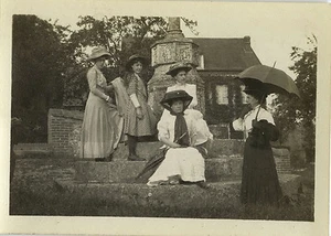 PHOTO ANCIENNE - VINTAGE SNAPSHOT - STE AUSTREBERTHE NORMANDIE MODE OMBRELLE - Picture 1 of 1