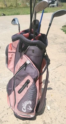 Callaway Golf Bag Pink. Big Pockets. See Pictures - Image 1 of 4