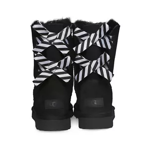 BOTAS DE MUJER UGG BAILEY BOW II RAYAS DIAGONALES PIEL DE OVEJA NEGRAS TALLA 7 NUEVAS - Imagen 1 de 6