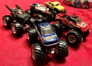 Hot Wheels Monster Jam Trucks 1:64 Scale Batman Monster Mutt Bulldozer  Lot Of 5 - Picture 1 of 7