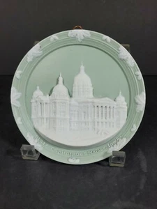Plato de recuerdo de Iowa State Capital verde/blanco madera de cuña - Imagen 1 de 4