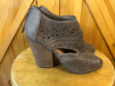 Sandálias plataforma peep toe pump tamanho 8 Santana corte a laser sem classificação - Imagem 1 de 4